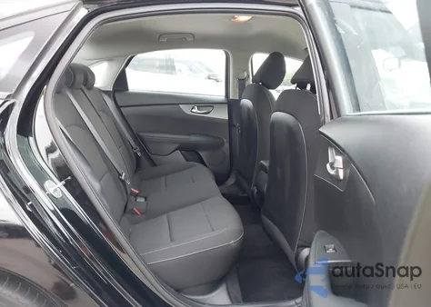 2021 Kia Forte Fe/Lxs z USA, uszkodzony, nr VIN 3KPF24AD8ME262763